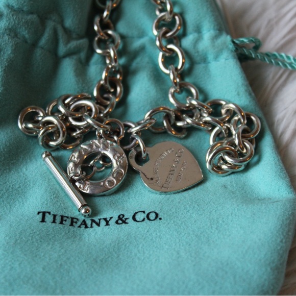 Heart Tag Toggle Necklace - Picture 4 of 10